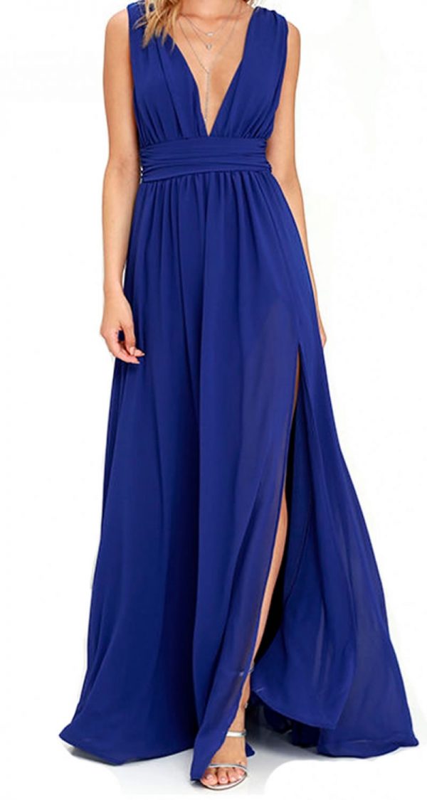 VESTIDO CON ESCOTE PROFUNDO Y ABERTURA