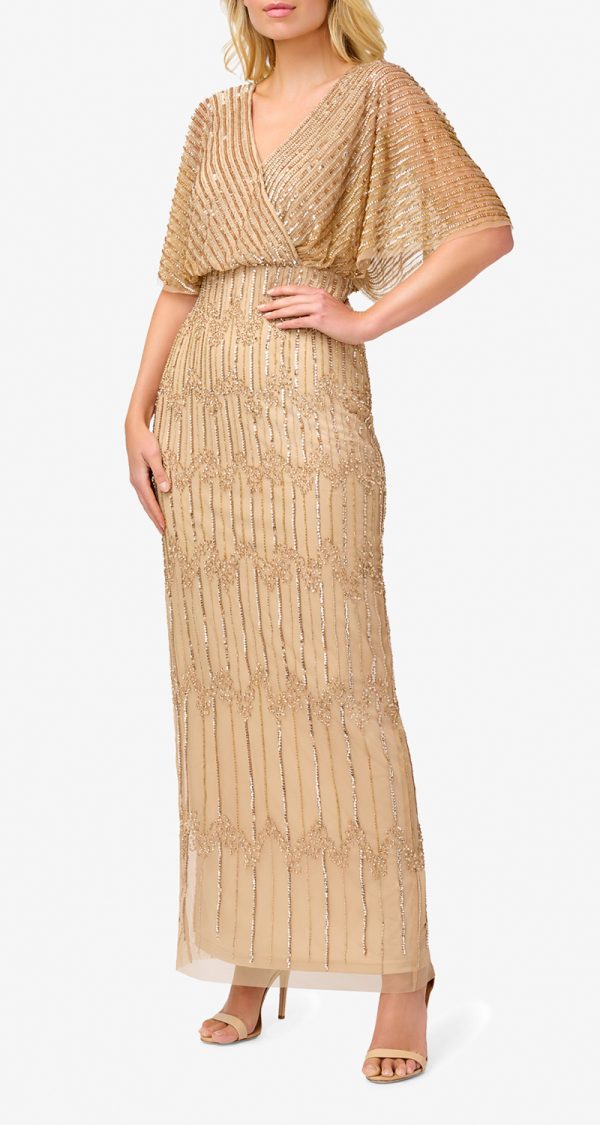 VESTIDO CON MANGAS Y FALDA RECTA DE PEDRERIA