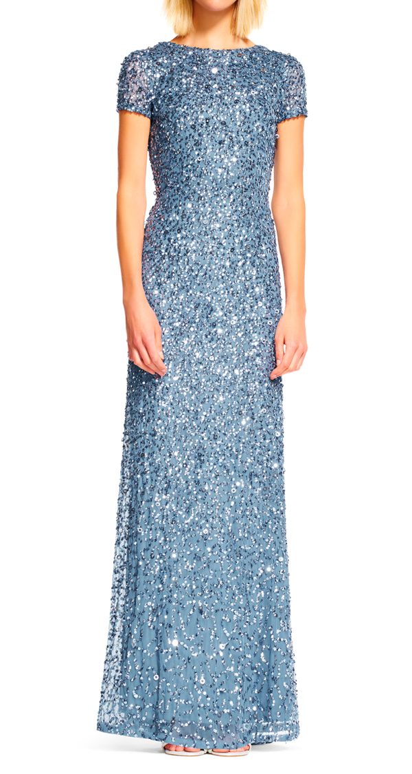 VESTIDO DE LENTEJUELAS CON MANGA CORTA