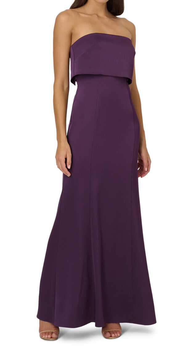 VESTIDO STRAPLESS CON ESCOTE EN LA ESPALDA