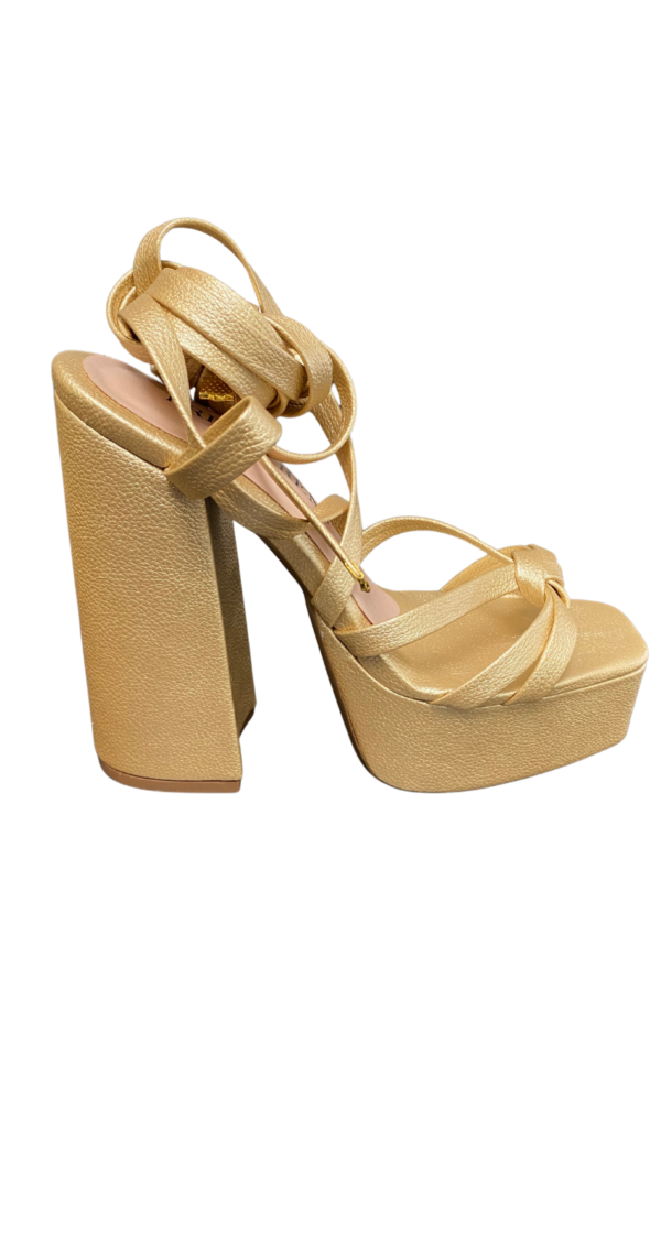 ZAPATOS DE PLATAFORMA DORADO MATTE CON TIRAS